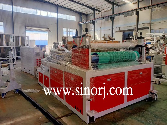 發往印尼的pvc波浪瓦，T型瓦生產線，大理石uv板生產線開始裝柜